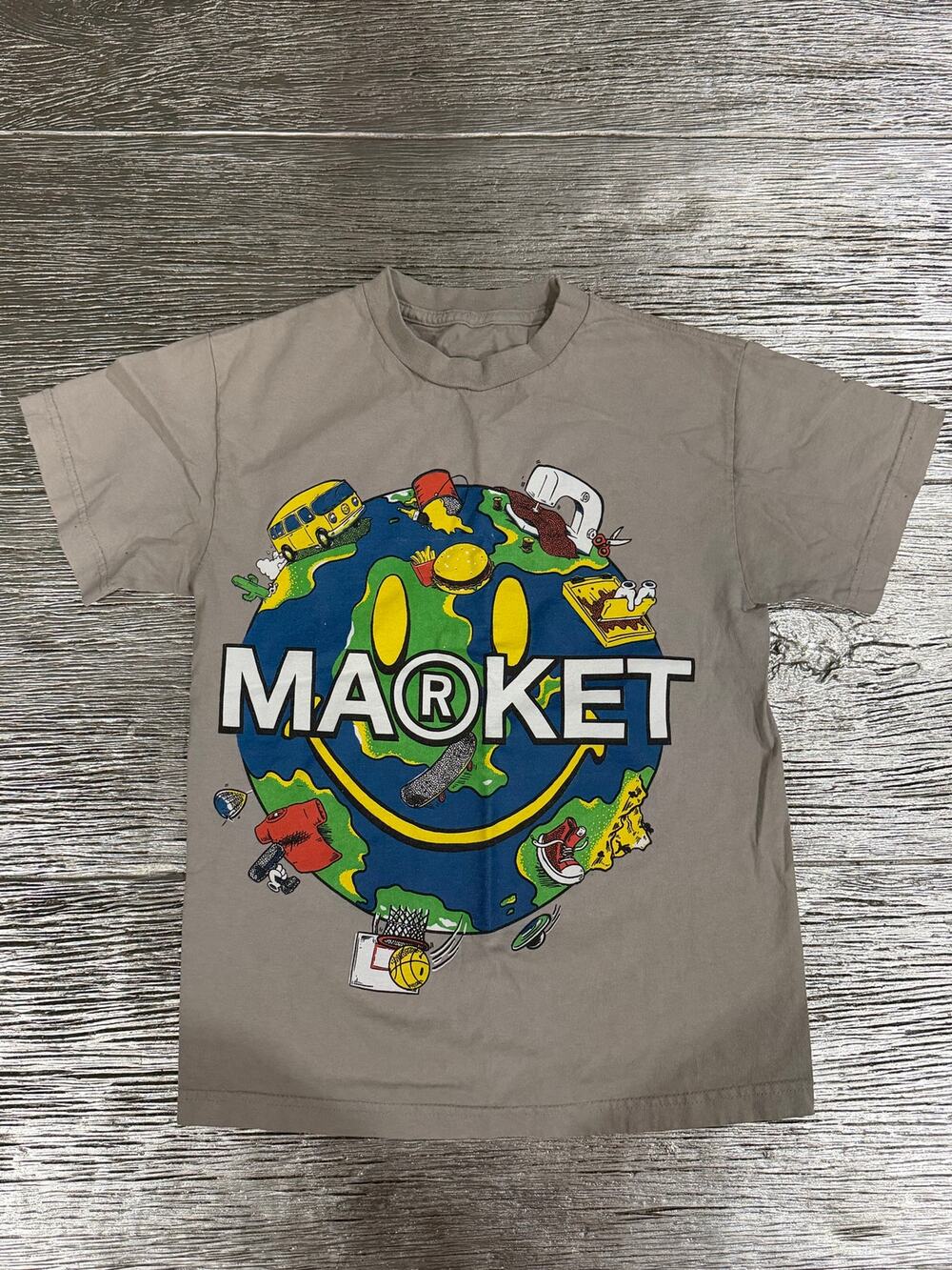 Market Smiley Globe T-Shirt men’s size XS